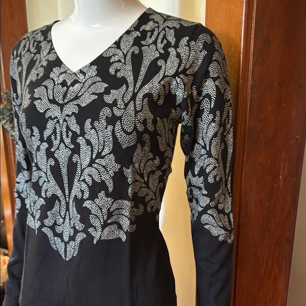 NWT northern reflections size small Elegant Black and Silver Patterned top